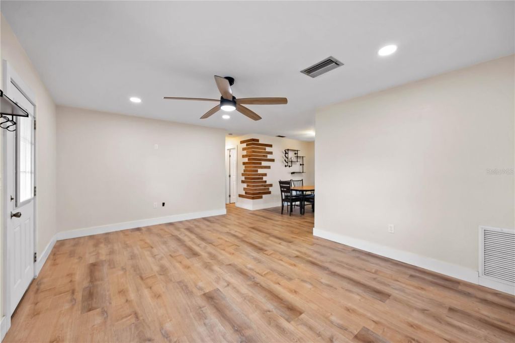Image 6 of property listing at 4112 36TH STREET W, Bradenton, FL 34205