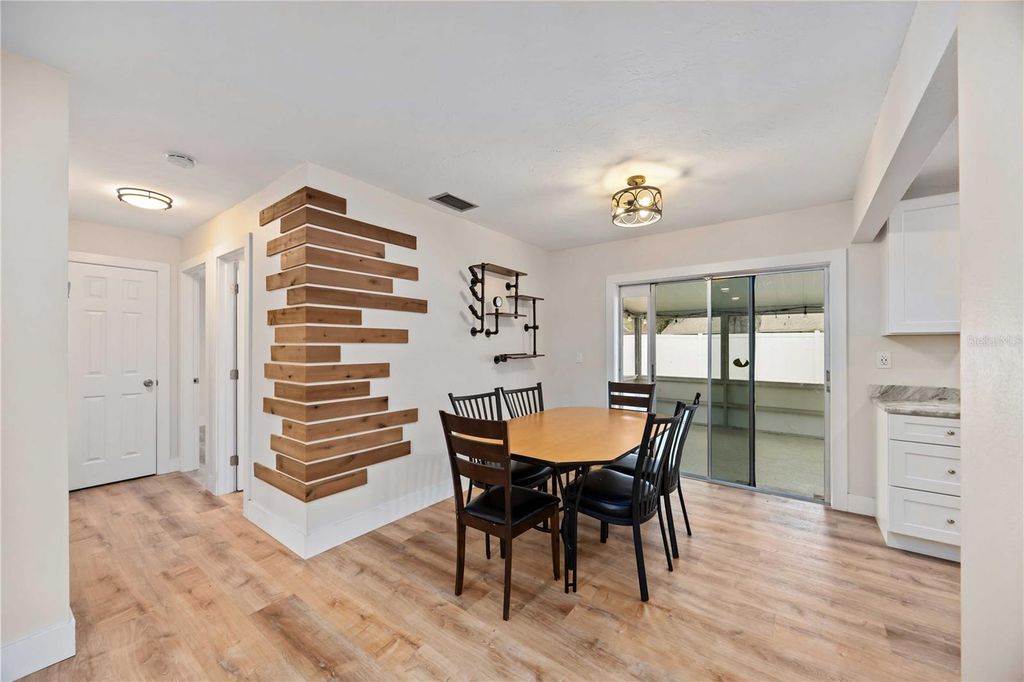 Image 8 of property listing at 4112 36TH STREET W, Bradenton, FL 34205