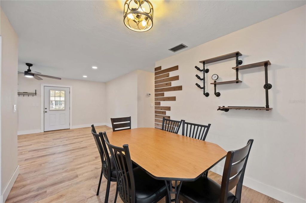 Image 10 of property listing at 4112 36TH STREET W, Bradenton, FL 34205