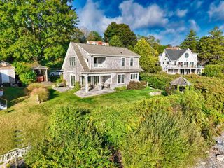 73 Bayside Avenue, Portsmouth, RI 02871