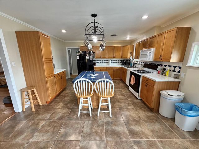 714 Center Way Street, Lake Jackson, TX 77566