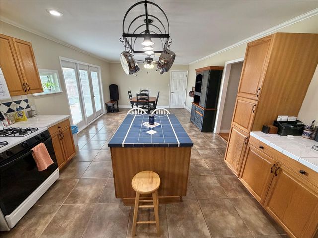 714 Center Way Street, Lake Jackson, TX 77566