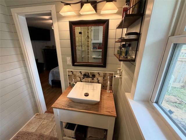 714 Center Way Street, Lake Jackson, TX 77566