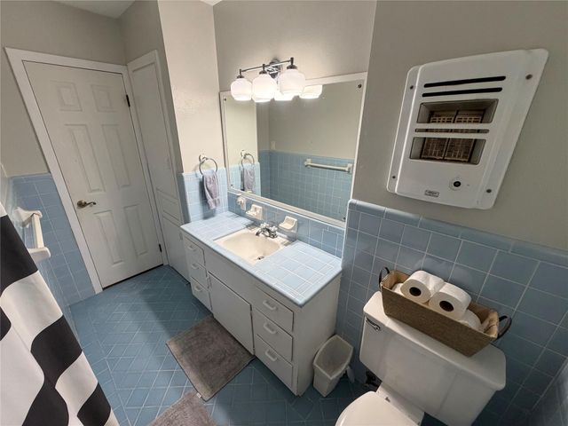 714 Center Way Street, Lake Jackson, TX 77566