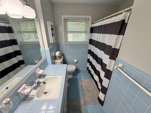 714 Center Way Street, Lake Jackson, TX 77566