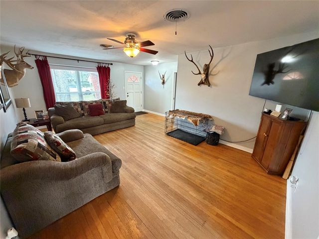 714 Center Way Street, Lake Jackson, TX 77566