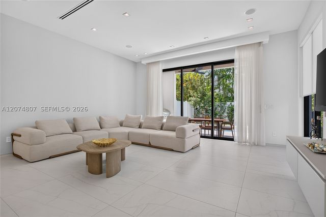 1404 NE 5th STREET, Fort Lauderdale, FL 33301
