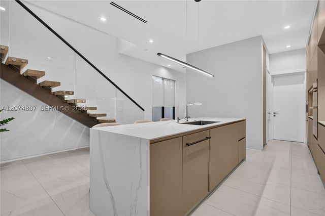 1404 NE 5th STREET, Fort Lauderdale, FL 33301