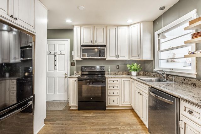 6252 Douglas Road, Indianapolis, IN 46220