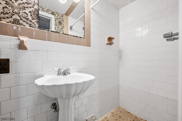 160 Degray St, North Haledon Boro, NJ 07508