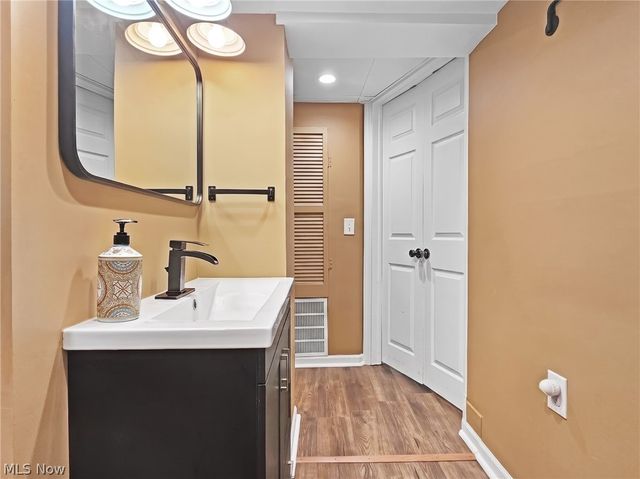 27304 White Road, Willoughby Hills, OH 44092