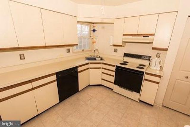 2001 VISTA LN, Lutherville Timonium, MD 21093