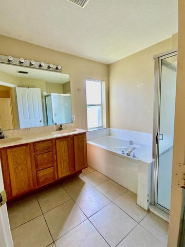 1157 SE Mendavia Avenue, Port St Lucie, FL 34952