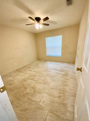 1157 SE Mendavia Avenue, Port St Lucie, FL 34952