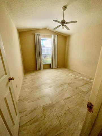 1157 SE Mendavia Avenue, Port St Lucie, FL 34952