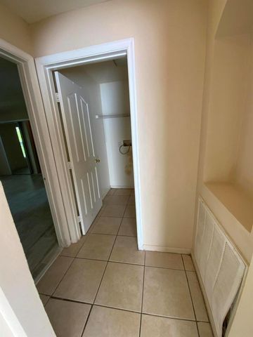 1157 SE Mendavia Avenue, Port St Lucie, FL 34952