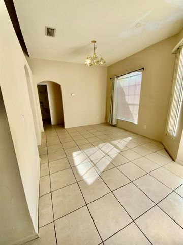 1157 SE Mendavia Avenue, Port St Lucie, FL 34952