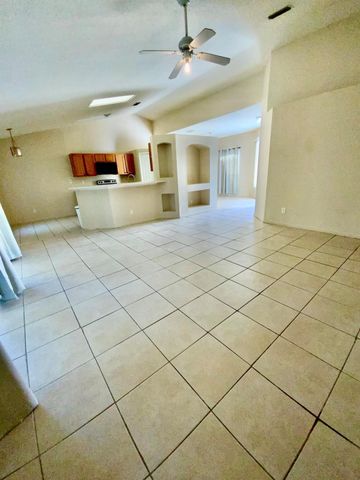 1157 SE Mendavia Avenue, Port St Lucie, FL 34952