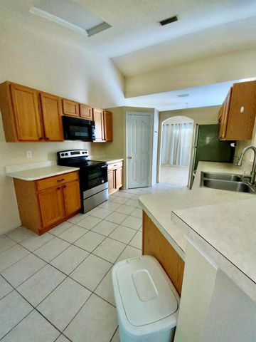 1157 SE Mendavia Avenue, Port St Lucie, FL 34952