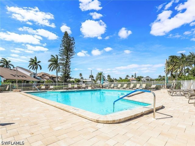 555 Park Shore DR B410, Naples, FL 34103