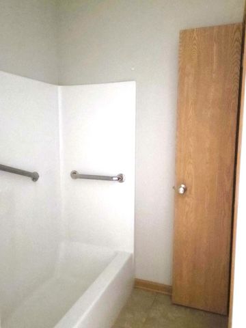 1990 Larkin Avenue 14, Elgin, IL 60123