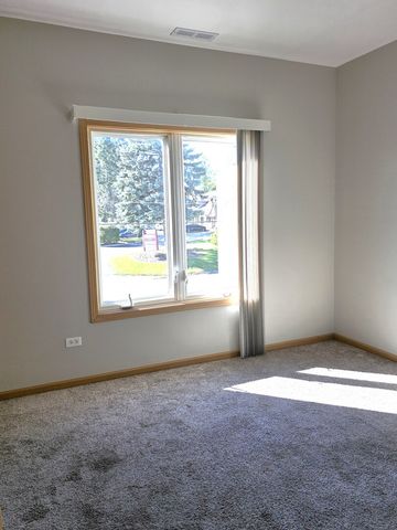 1990 Larkin Avenue 14, Elgin, IL 60123