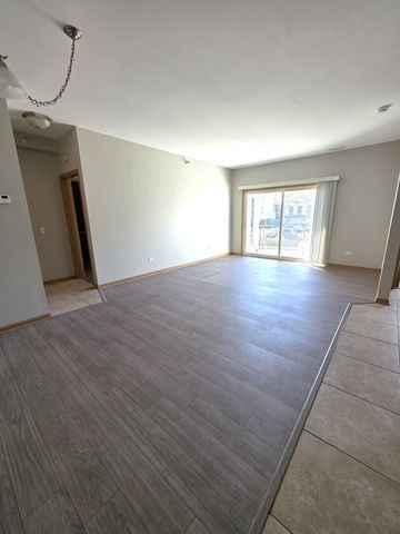 1990 Larkin Avenue 14, Elgin, IL 60123