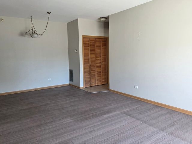 1990 Larkin Avenue 14, Elgin, IL 60123
