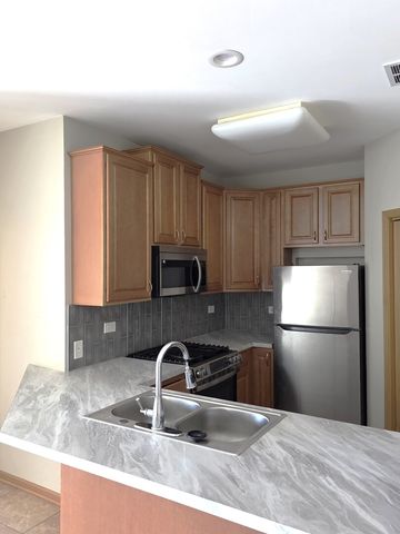 1990 Larkin Avenue 14, Elgin, IL 60123
