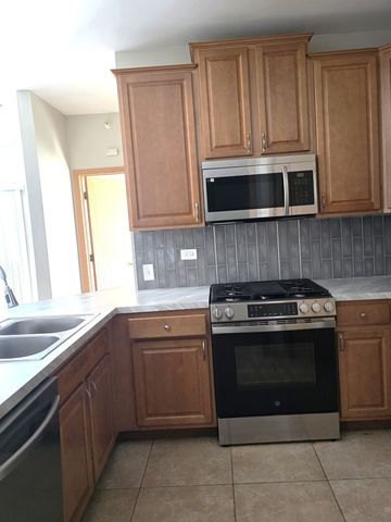 1990 Larkin Avenue 14, Elgin, IL 60123