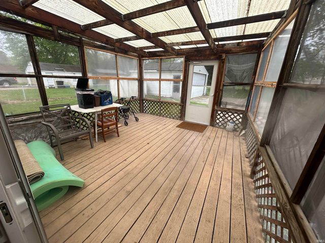 2107 Maplehurst Avenue, Mishawaka, IN 46545