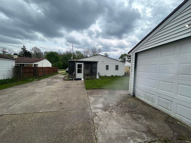 2107 Maplehurst Avenue, Mishawaka, IN 46545