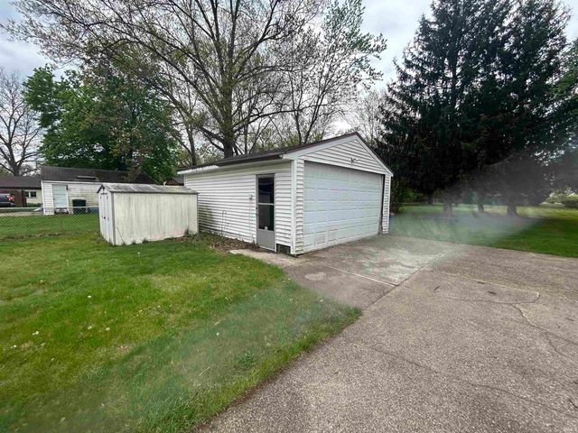 2107 Maplehurst Avenue, Mishawaka, IN 46545