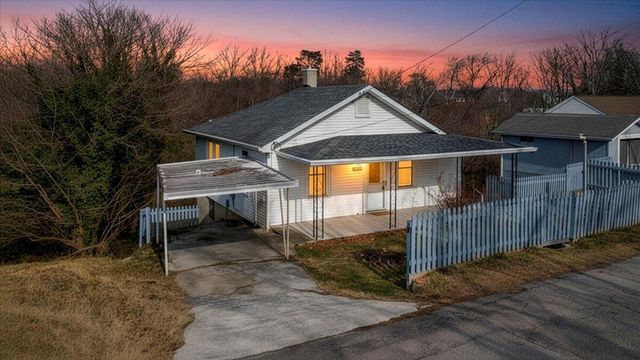 1925 Willis ST, Salem, VA 24153