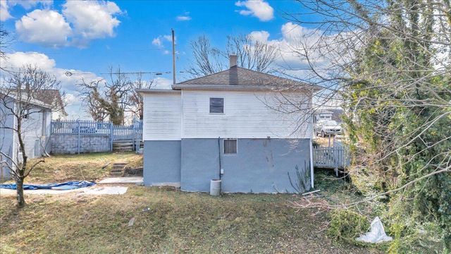 1925 Willis ST, Salem, VA 24153