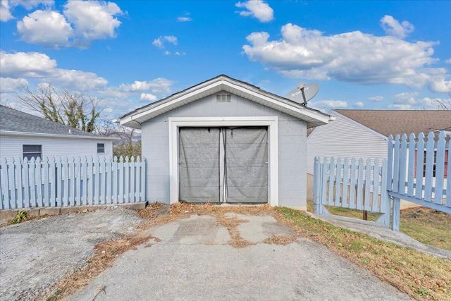 1925 Willis ST, Salem, VA 24153