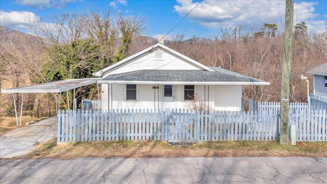 1925 Willis ST, Salem, VA 24153