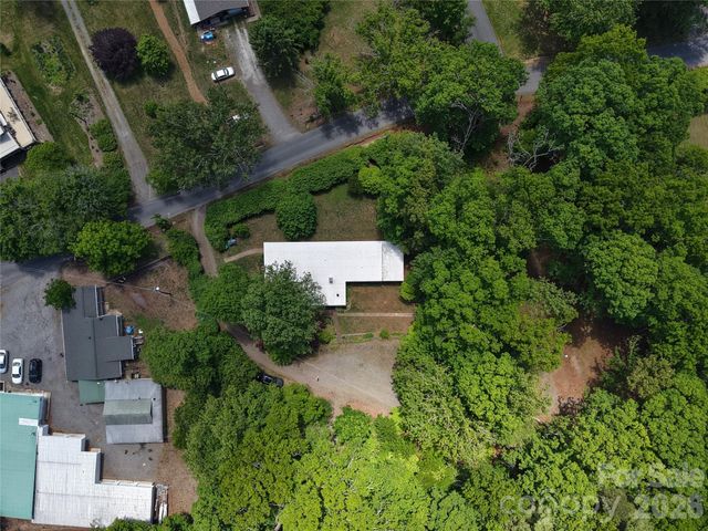 20 Reed Road, Asheville, NC 28805