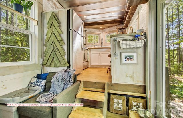 20 Reed Road, Asheville, NC 28805