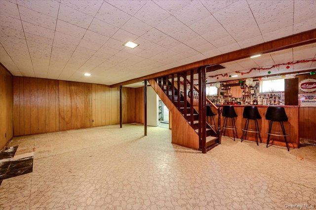 957 N Fulton Avenue, Lindenhurst, NY 11757