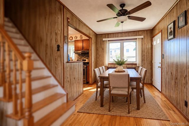 957 N Fulton Avenue, Lindenhurst, NY 11757