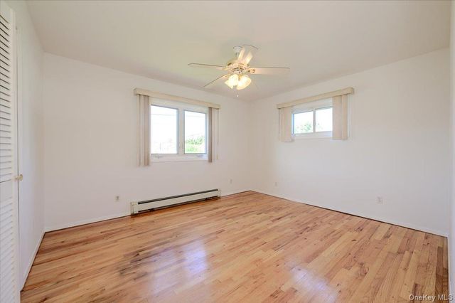 957 N Fulton Avenue, Lindenhurst, NY 11757
