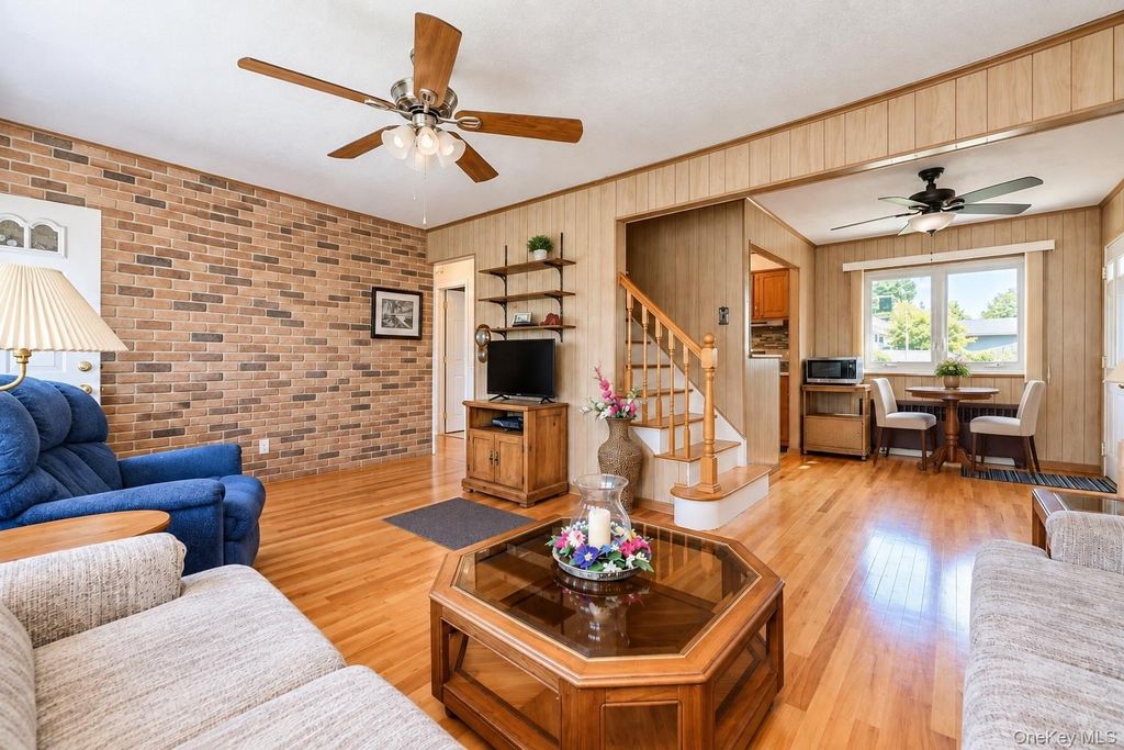 957 N Fulton Avenue, Lindenhurst, NY 11757 — photo 4