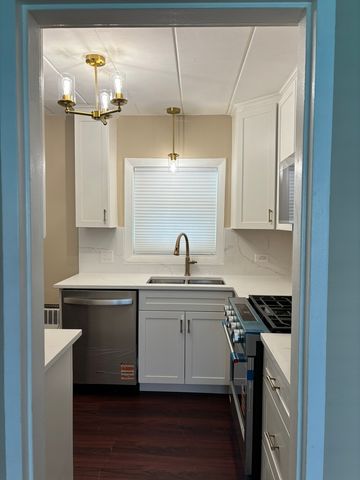 1318 Central Street 1N, Evanston, IL 60201