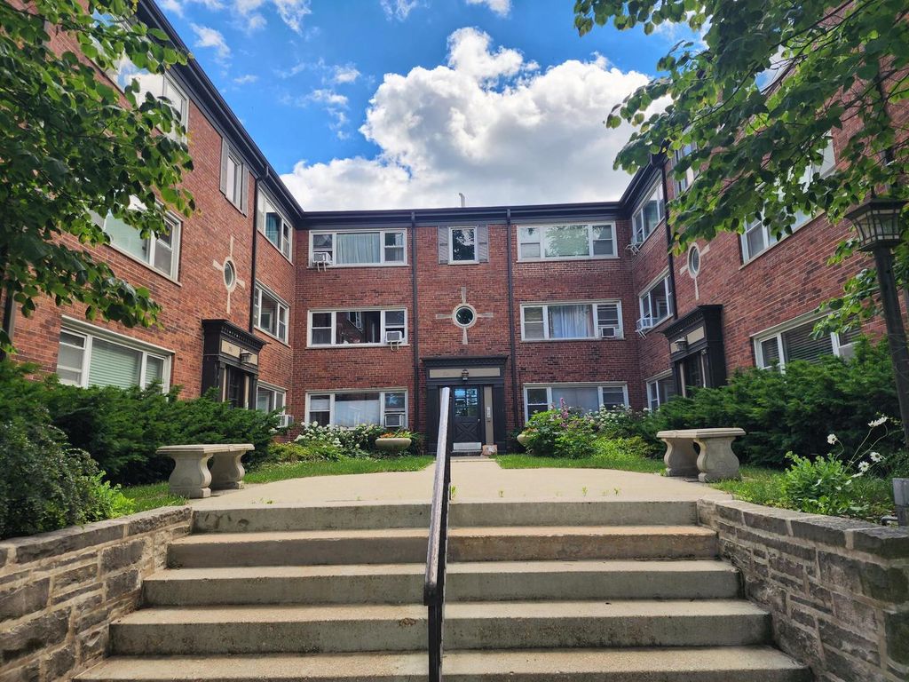 1318 Central Street 1N, Evanston, IL 60201