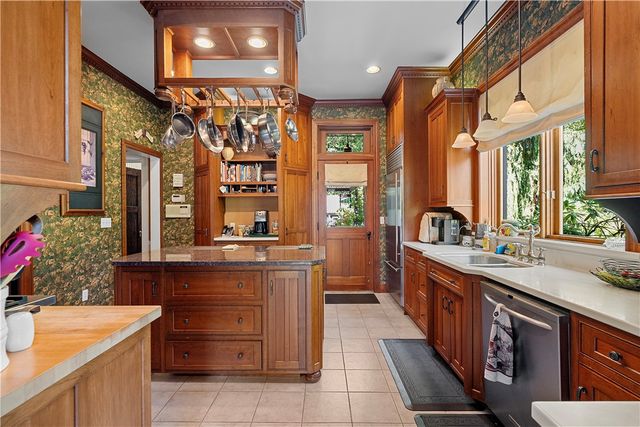 405 W Washington Blvd., Grove City Boro, PA 16127