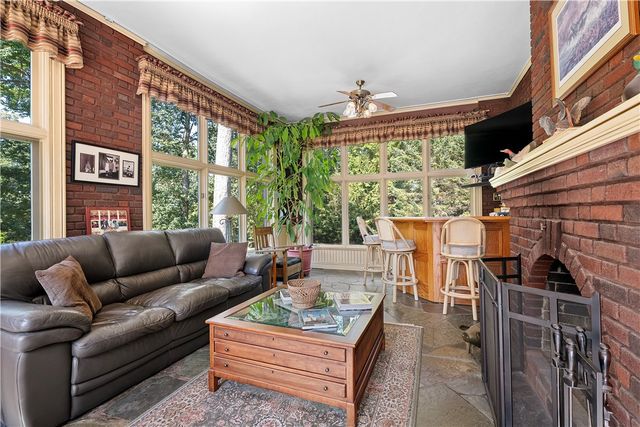 405 W Washington Blvd., Grove City Boro, PA 16127