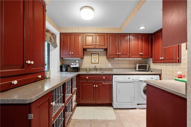 405 W Washington Blvd., Grove City Boro, PA 16127