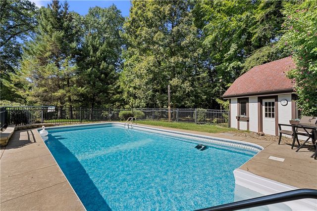 405 W Washington Blvd., Grove City Boro, PA 16127