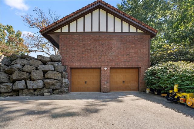 405 W Washington Blvd., Grove City Boro, PA 16127